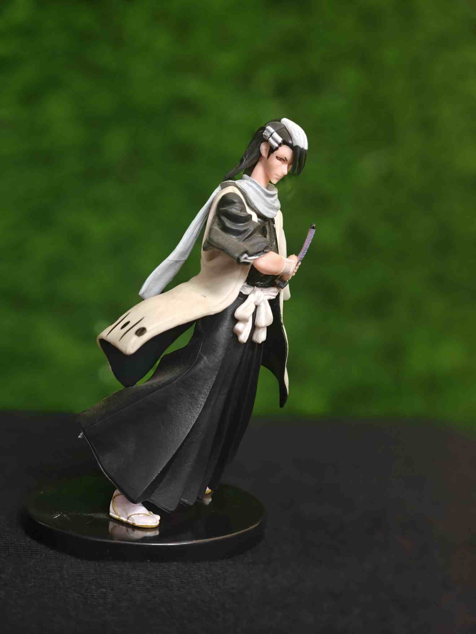 Bleach: Byakuya Kuchiki Captain - Action Figure